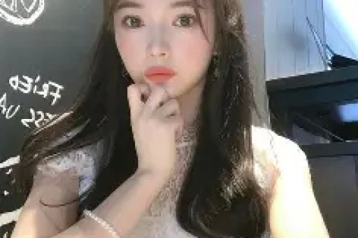 原来她早已结婚丈夫是国家一级演员如今定居上海被家人宠成宝