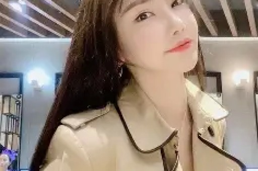 75岁的刘晓庆与网红王婆同台全程冷脸少互动被质疑是耍大牌！