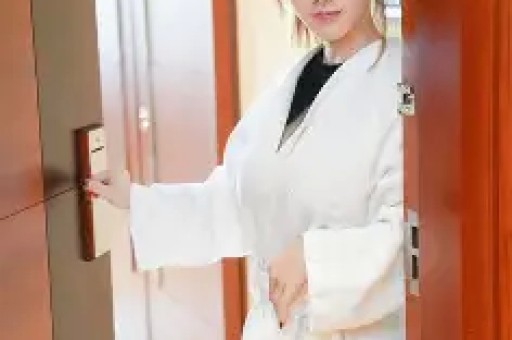 早！4-23丨老年陪伴师月入5000；连锁药店骗保“潜规则”曝光；口头“不干了”公司无需补偿；服务业成为吸纳就业主渠道-第1张图片-